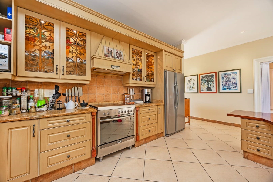 4 Bedroom Property for Sale in Plattekloof Western Cape